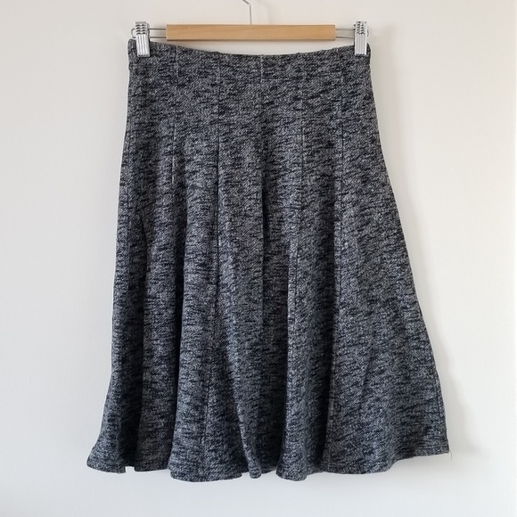 MUR Dresses & Skirts - NWOT pleated aline sweater knit heather gray skirt